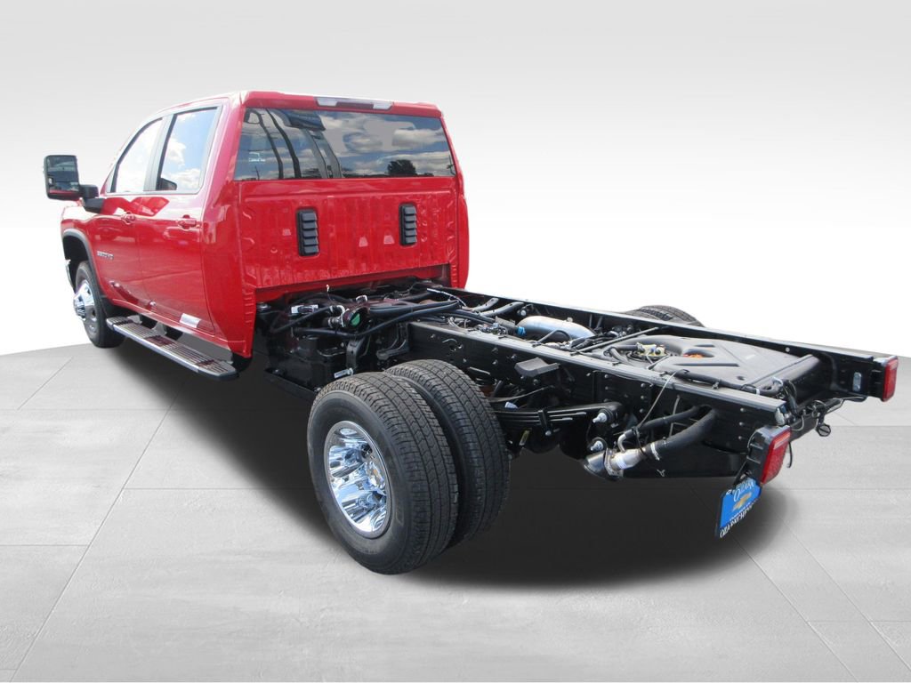 2026 Chevrolet Silverado 3500HD LT photo 2