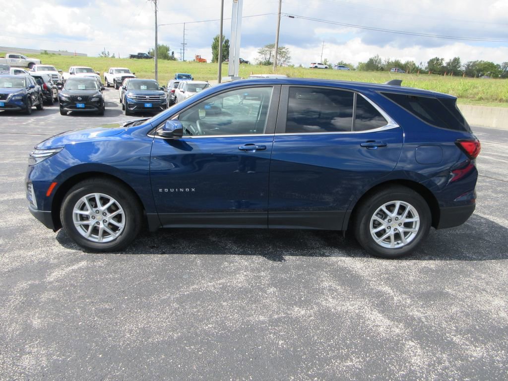 2022 Chevrolet Equinox LT photo 2
