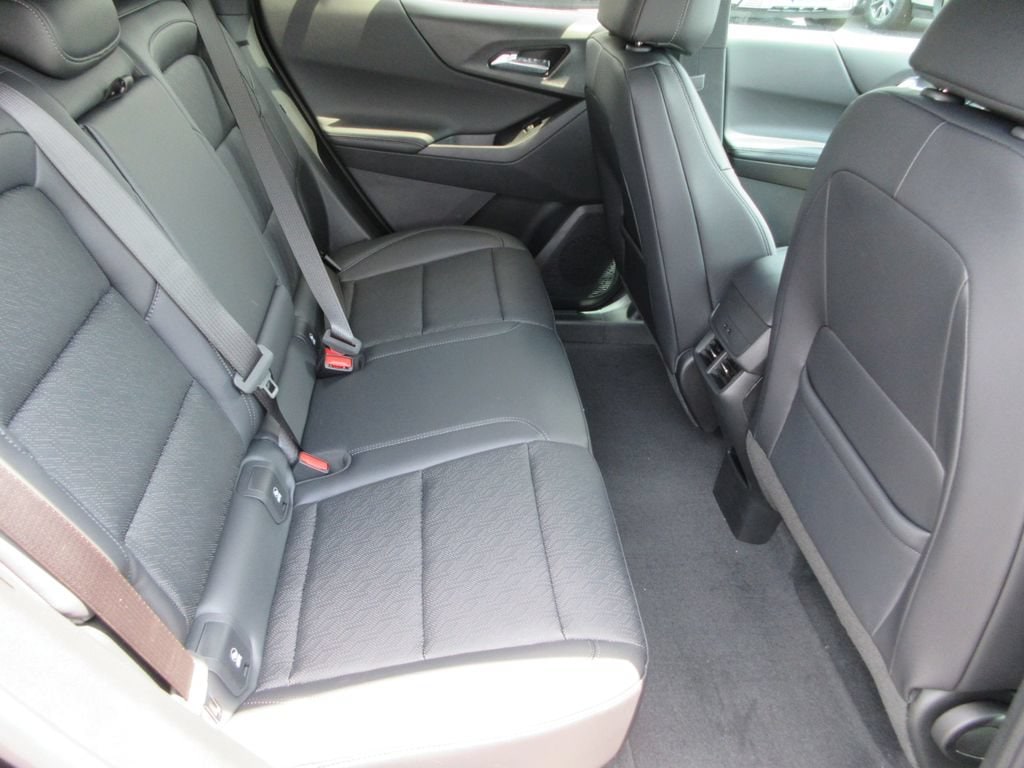 2027 Chevrolet Equinox LT - Photo 18
