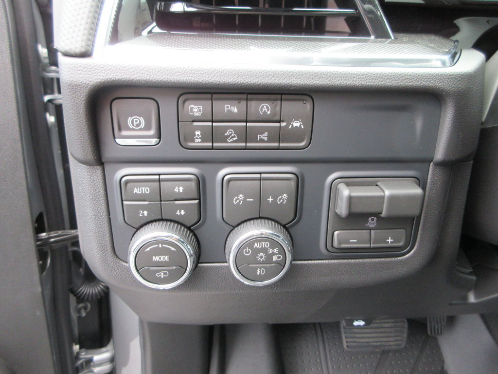 2026 Chevrolet Suburban RST - Photo 26