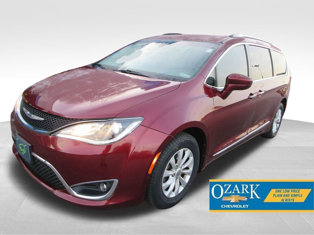 2019 Chrysler Pacifica Touring L's photo