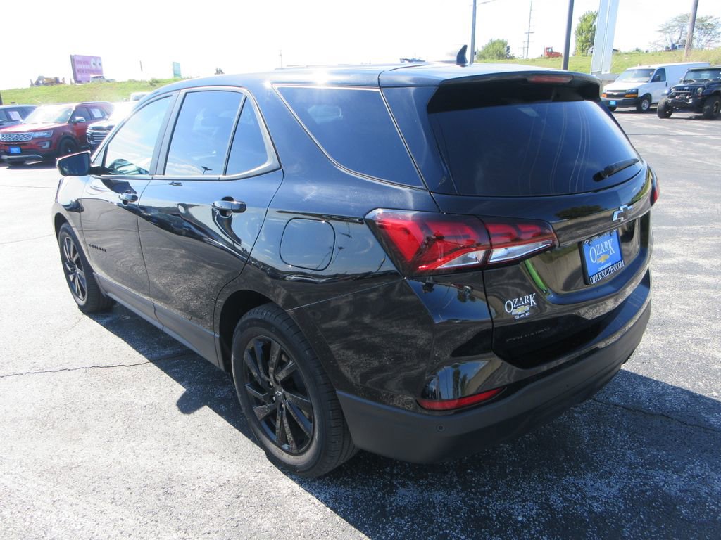 2023 Chevrolet Equinox LS photo 2