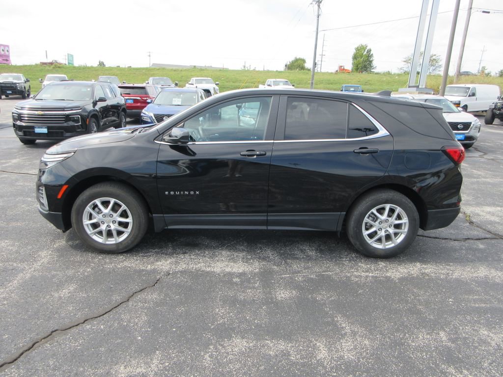 2024 Chevrolet Equinox LT photo 2