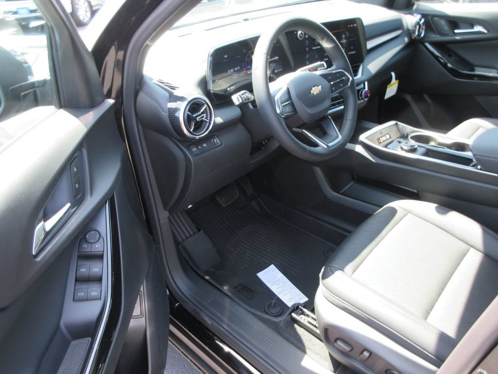 2027 Chevrolet Equinox LT - Photo 12