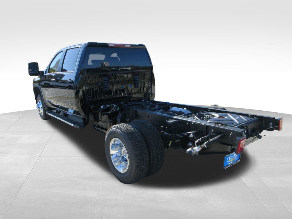 2026 Chevrolet Silverado 3500HD LT photo 3