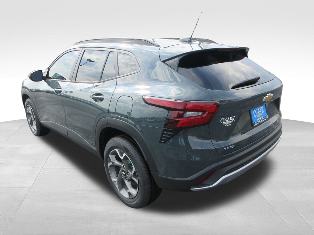 2026 Chevrolet Trax LT photo 3