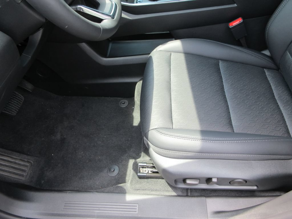 2027 Chevrolet Equinox LT - Photo 21