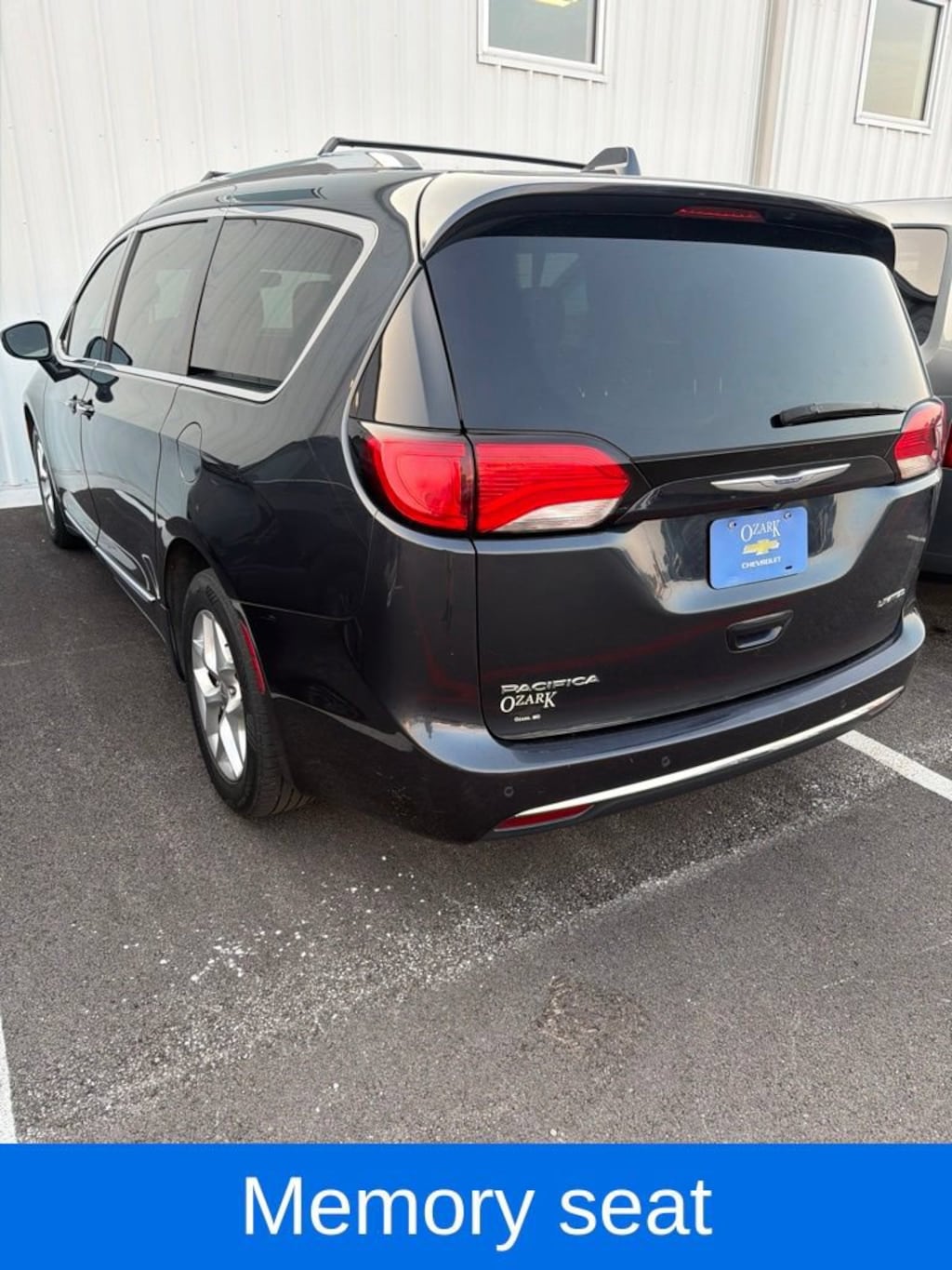 Used 2020 Chrysler Pacifica Limited Minivan