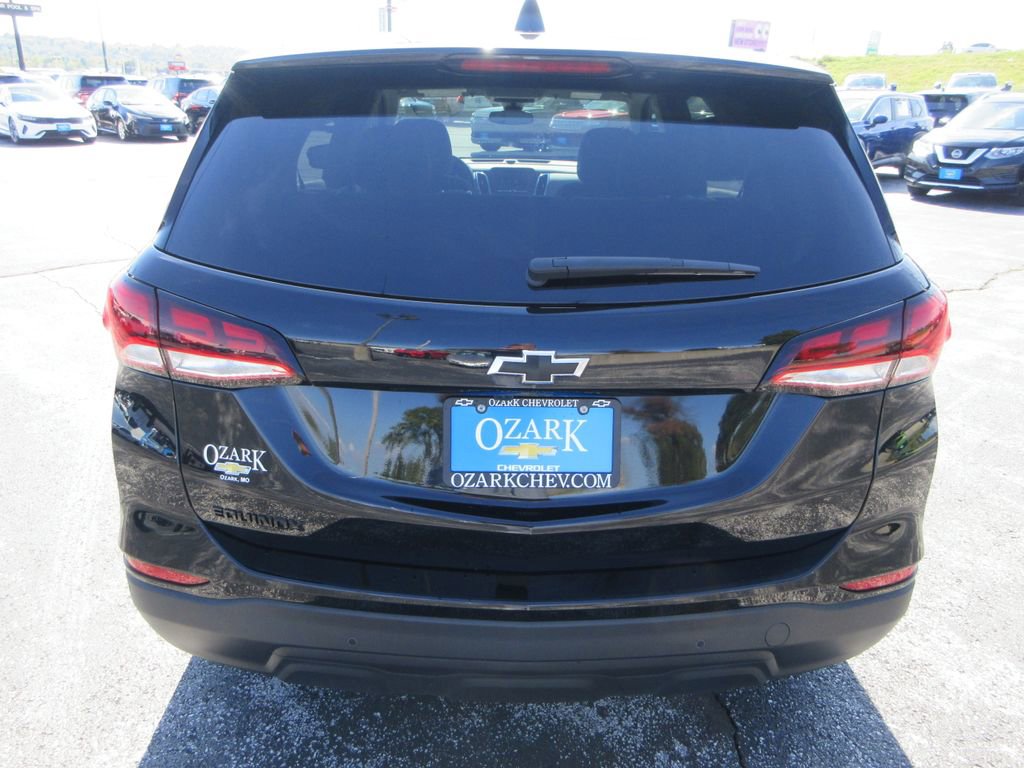 2023 Chevrolet Equinox LS photo 3