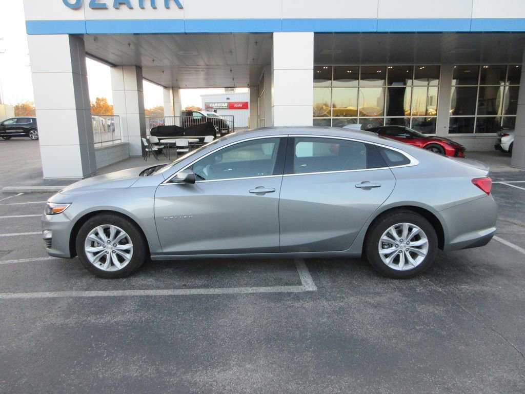 2024 Chevrolet Malibu 1LT photo 2