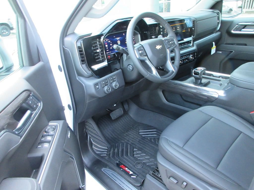 2026 Chevrolet Silverado 1500 LTZ - Photo 15