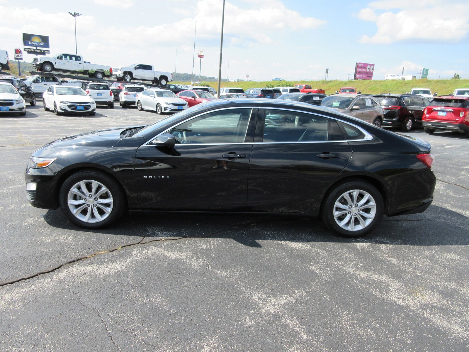 Used 2019 Chevrolet Malibu 1LT with VIN 1G1ZD5ST3KF142089 for sale in Ozark, MO