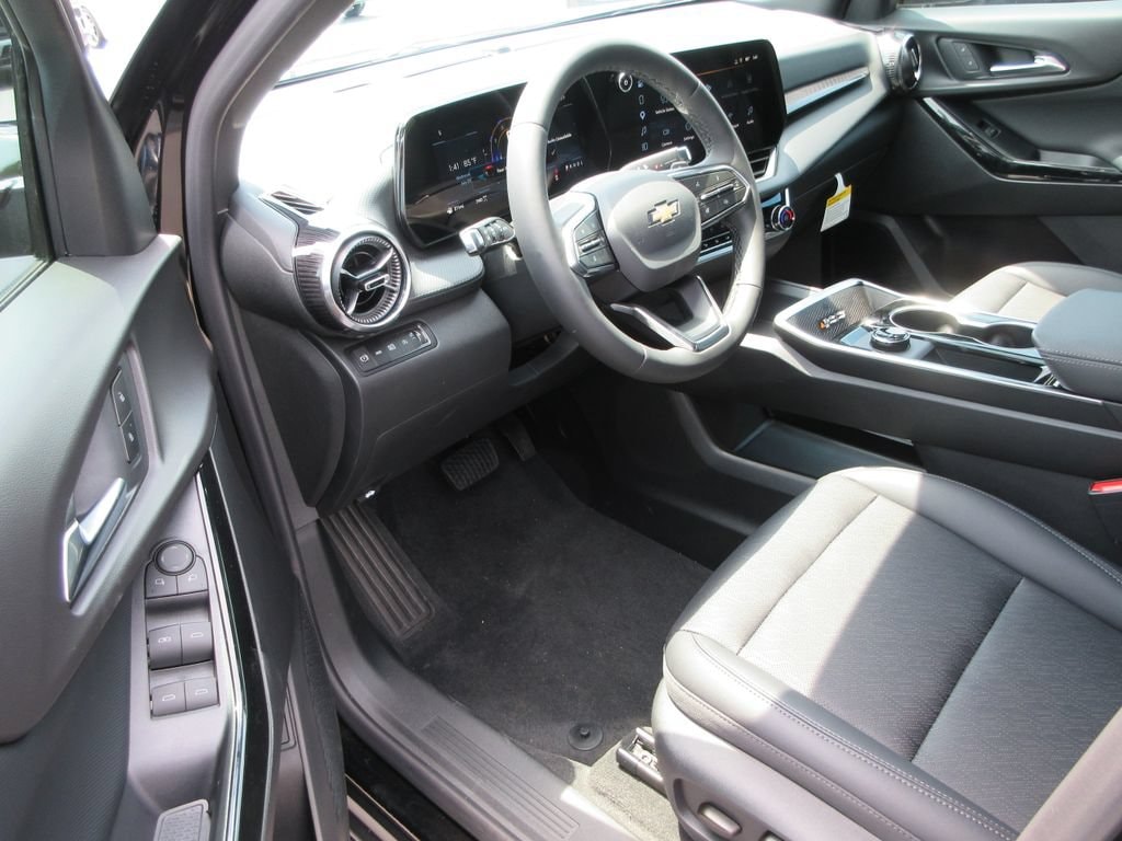 2027 Chevrolet Equinox LT - Photo 13