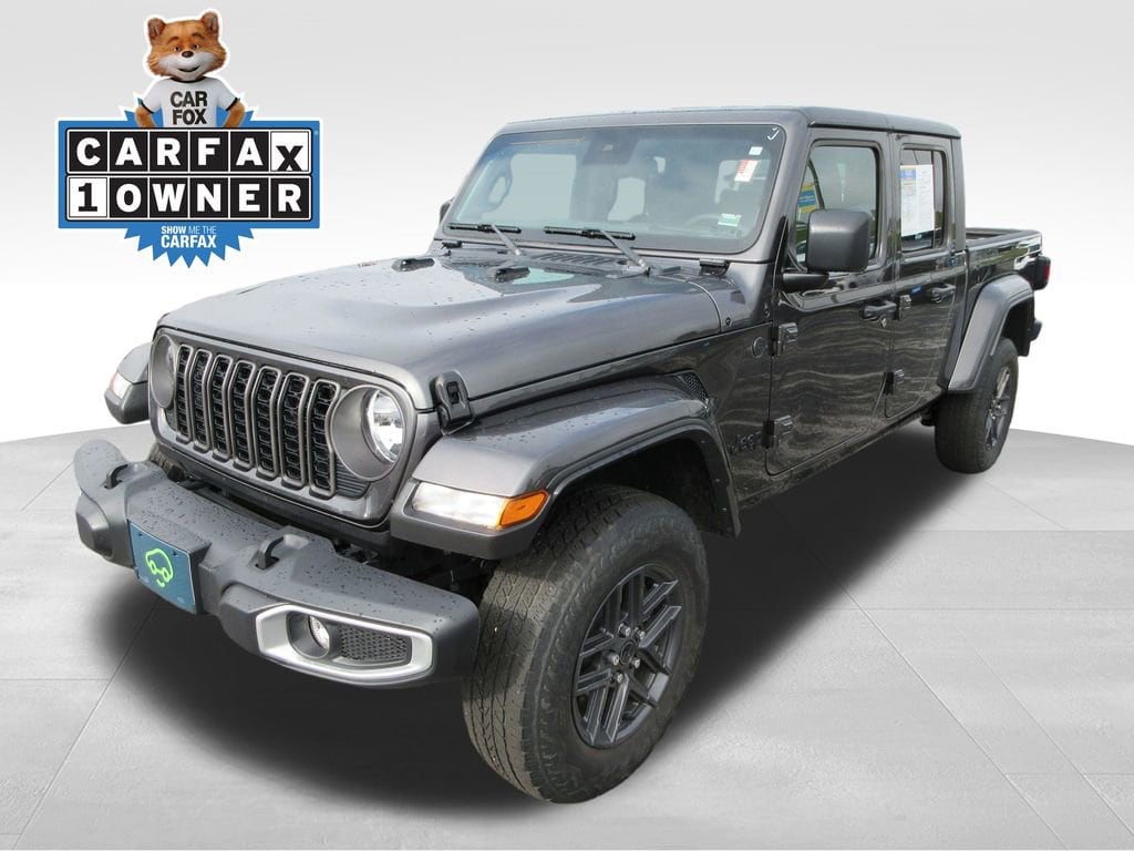 2024 Jeep Gladiator Sport S's photo