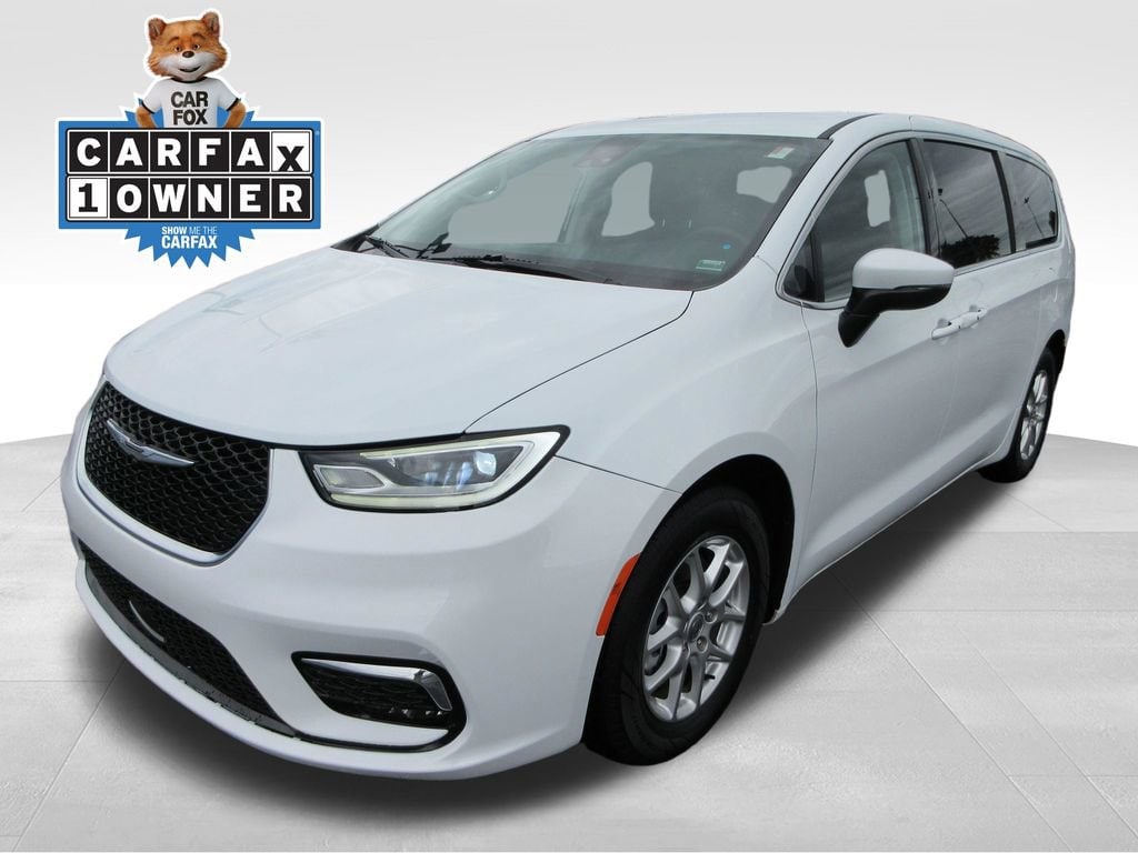 2023 Chrysler Pacifica Touring L's photo