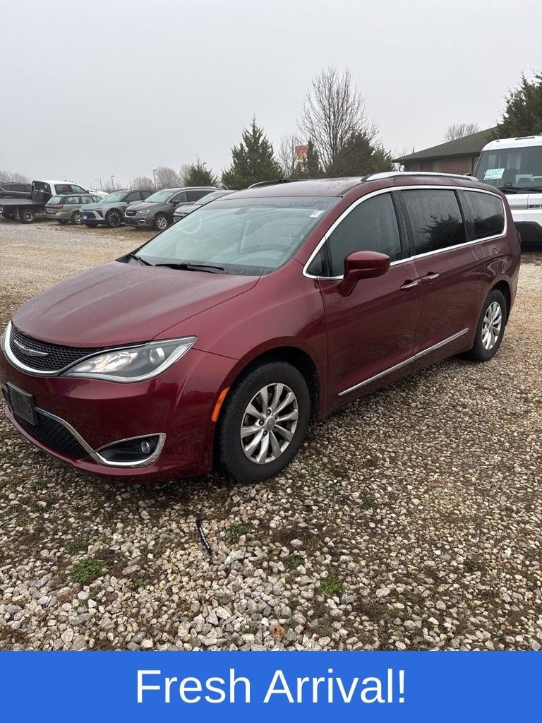 2019 Chrysler Pacifica Touring L's photo