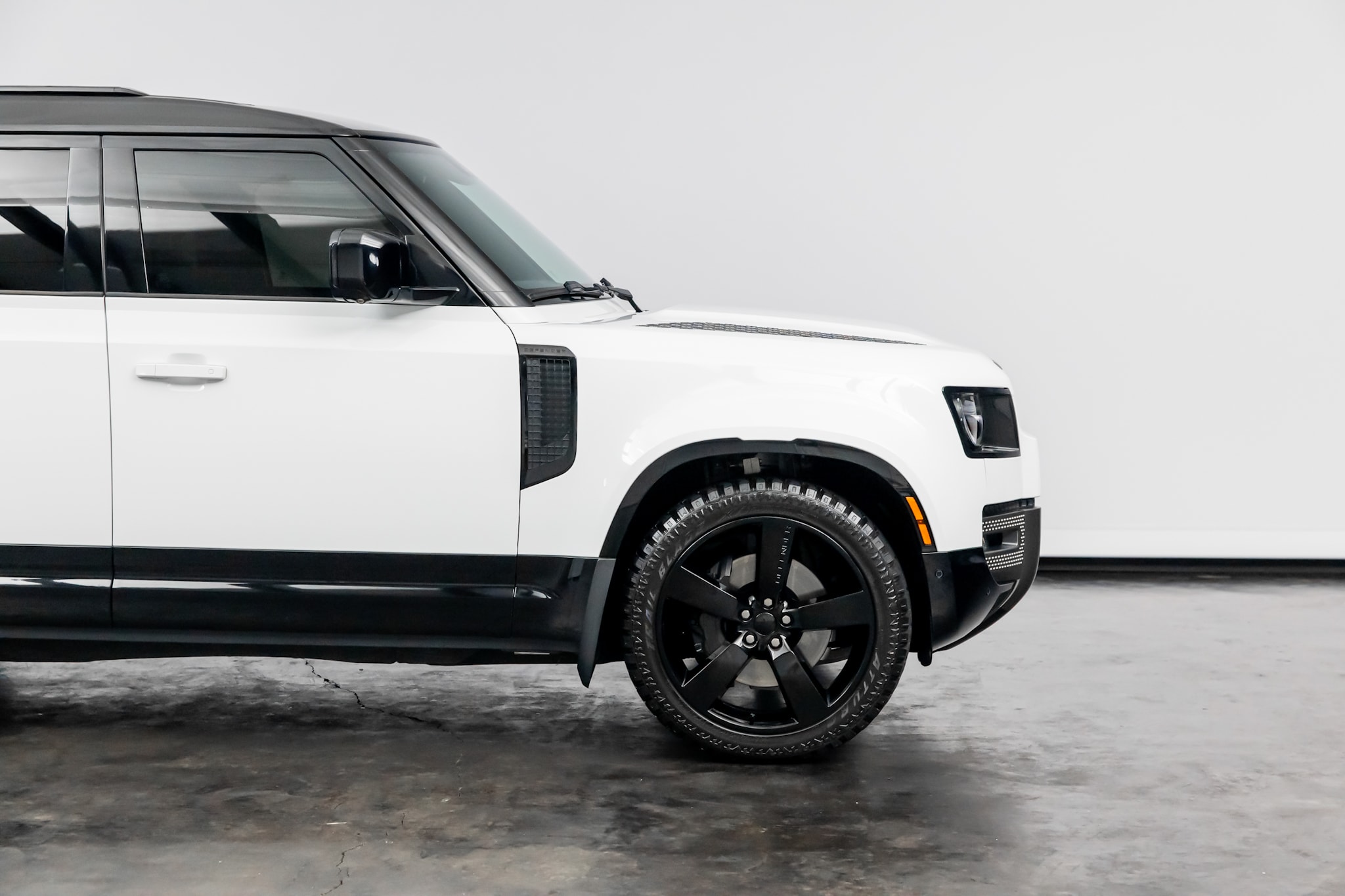 2023 Land Rover Defender X-Dynamic SE - Photo 21