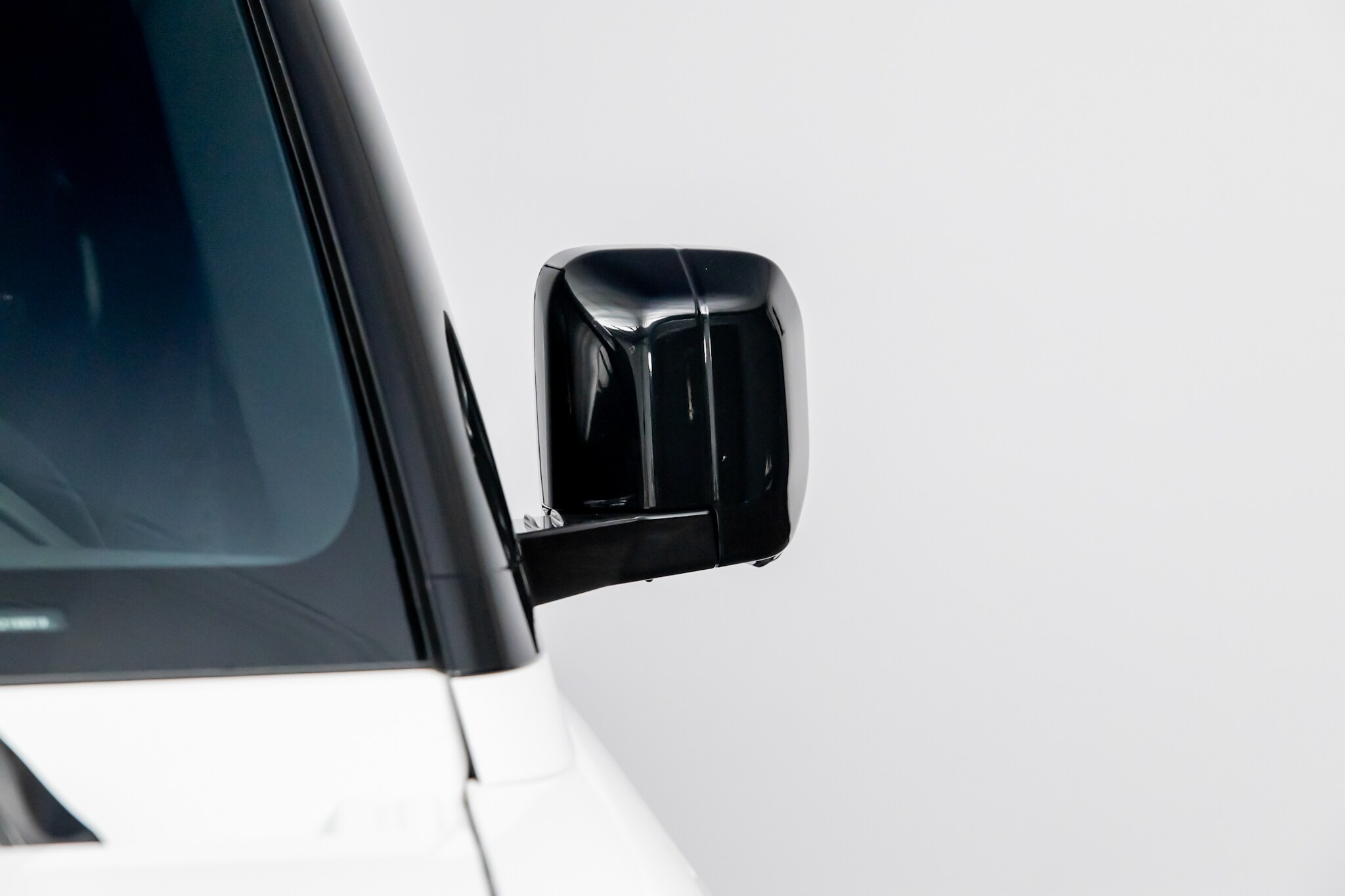 2023 Land Rover Defender X-Dynamic SE - Photo 8