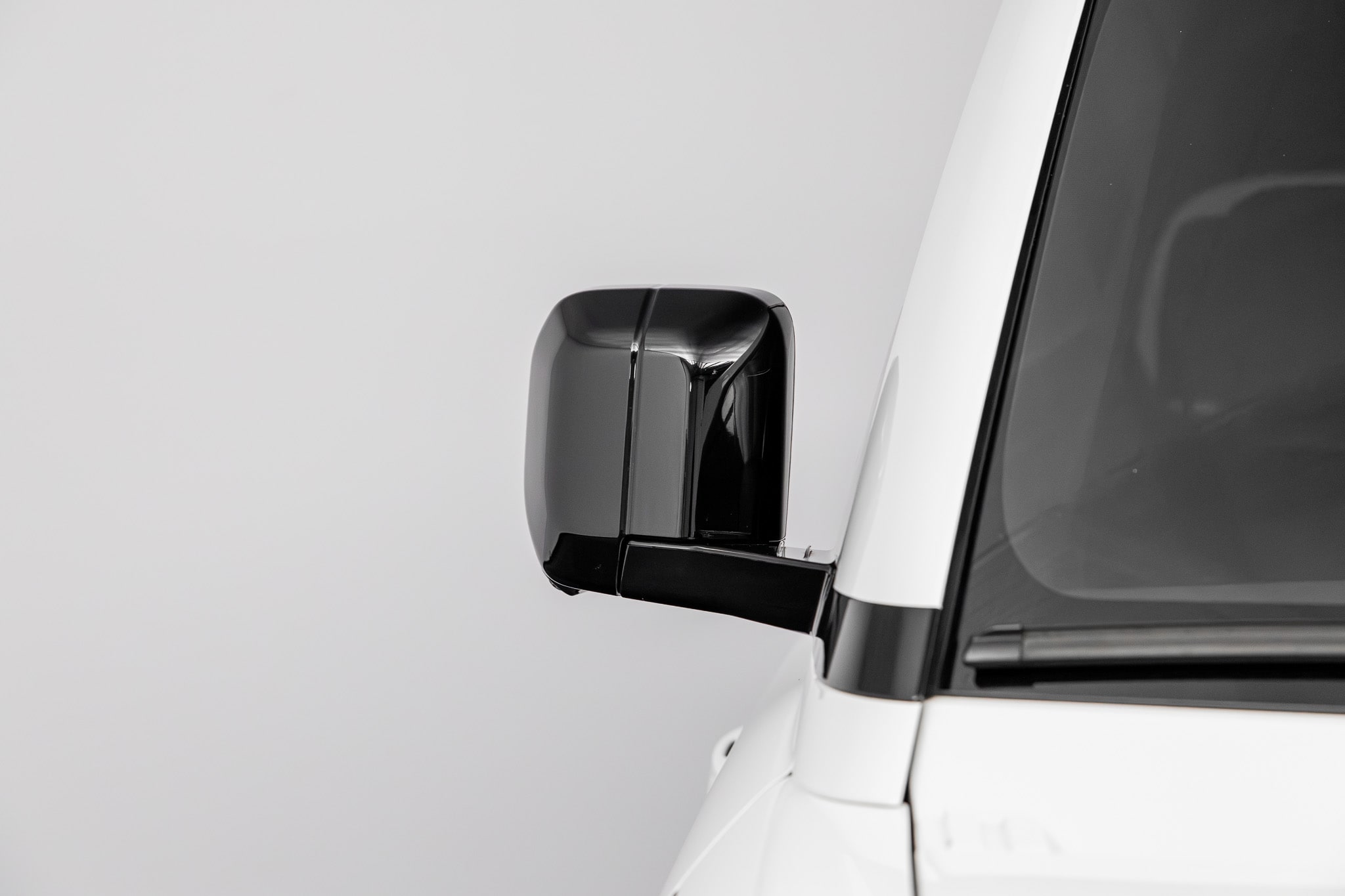 2023 Land Rover Defender X-Dynamic SE - Photo 6