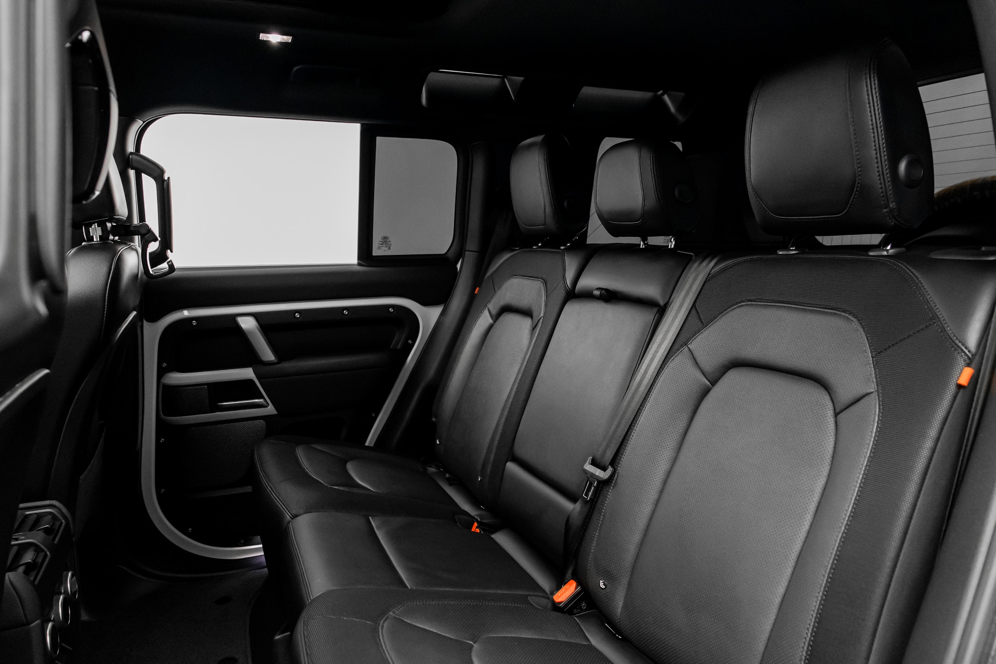 2023 Land Rover Defender X-Dynamic SE - Photo 32