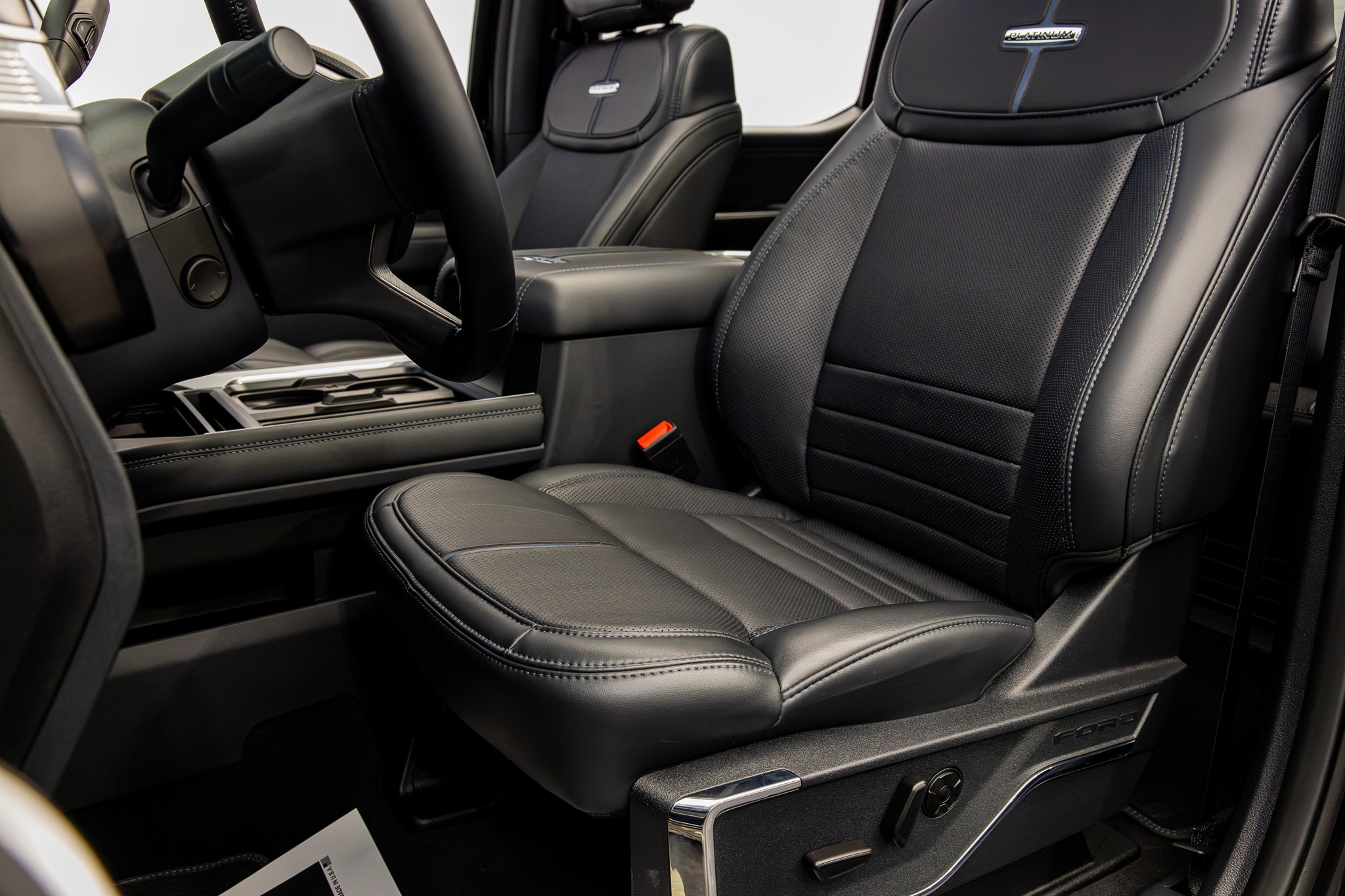 2025 Ford F-250 Super Duty Platinum - Photo 31