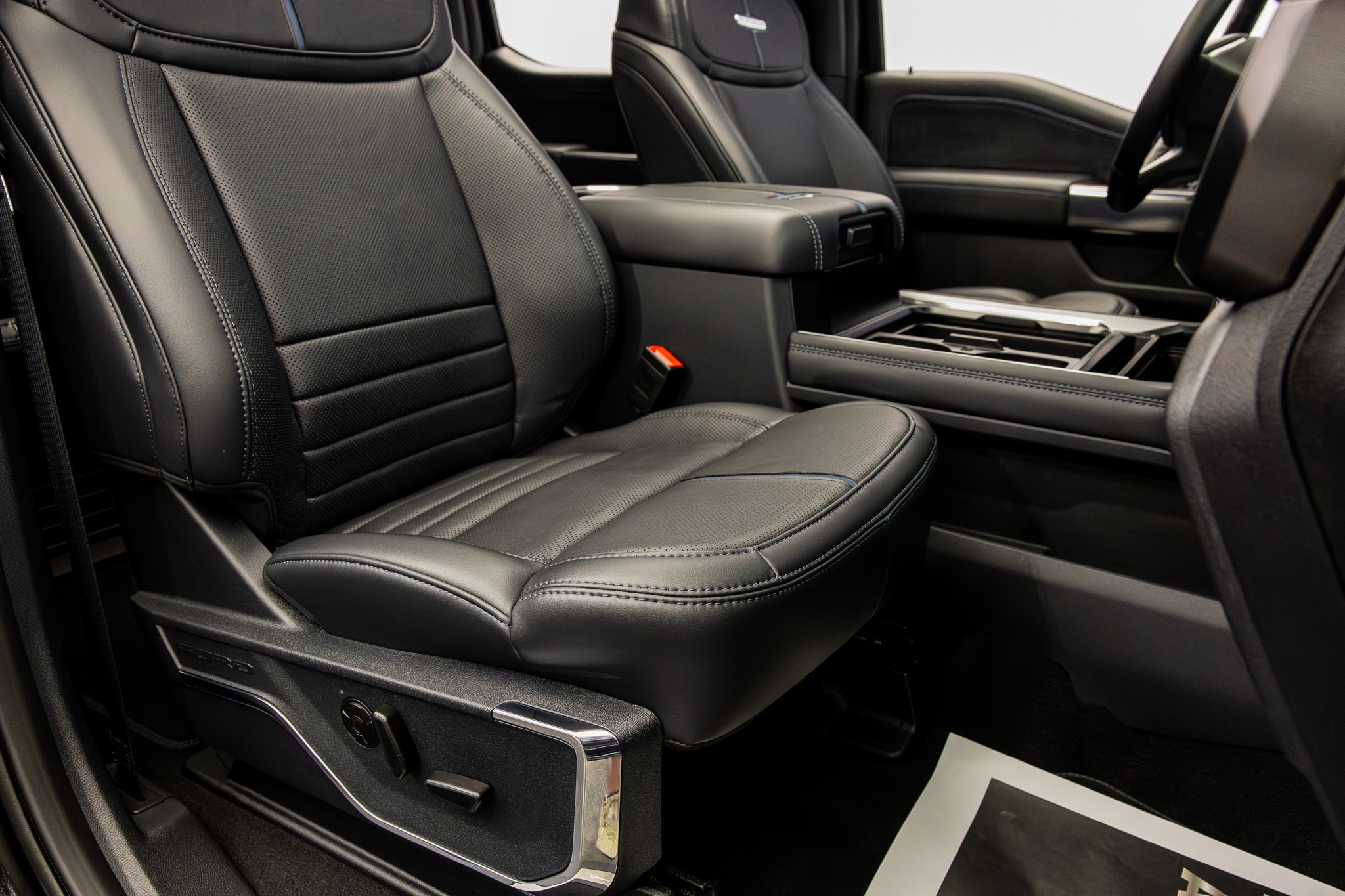 2025 Ford F-250 Super Duty Platinum - Photo 35