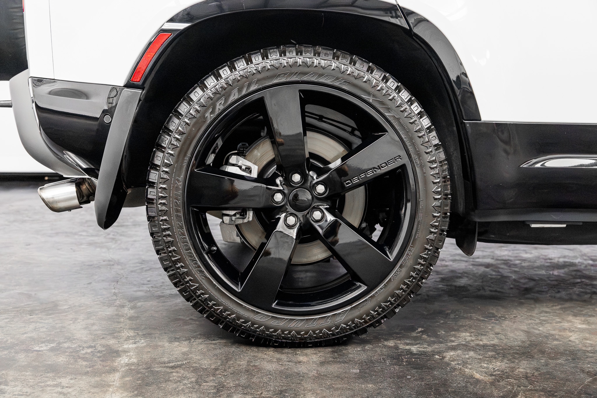 2023 Land Rover Defender X-Dynamic SE - Photo 24