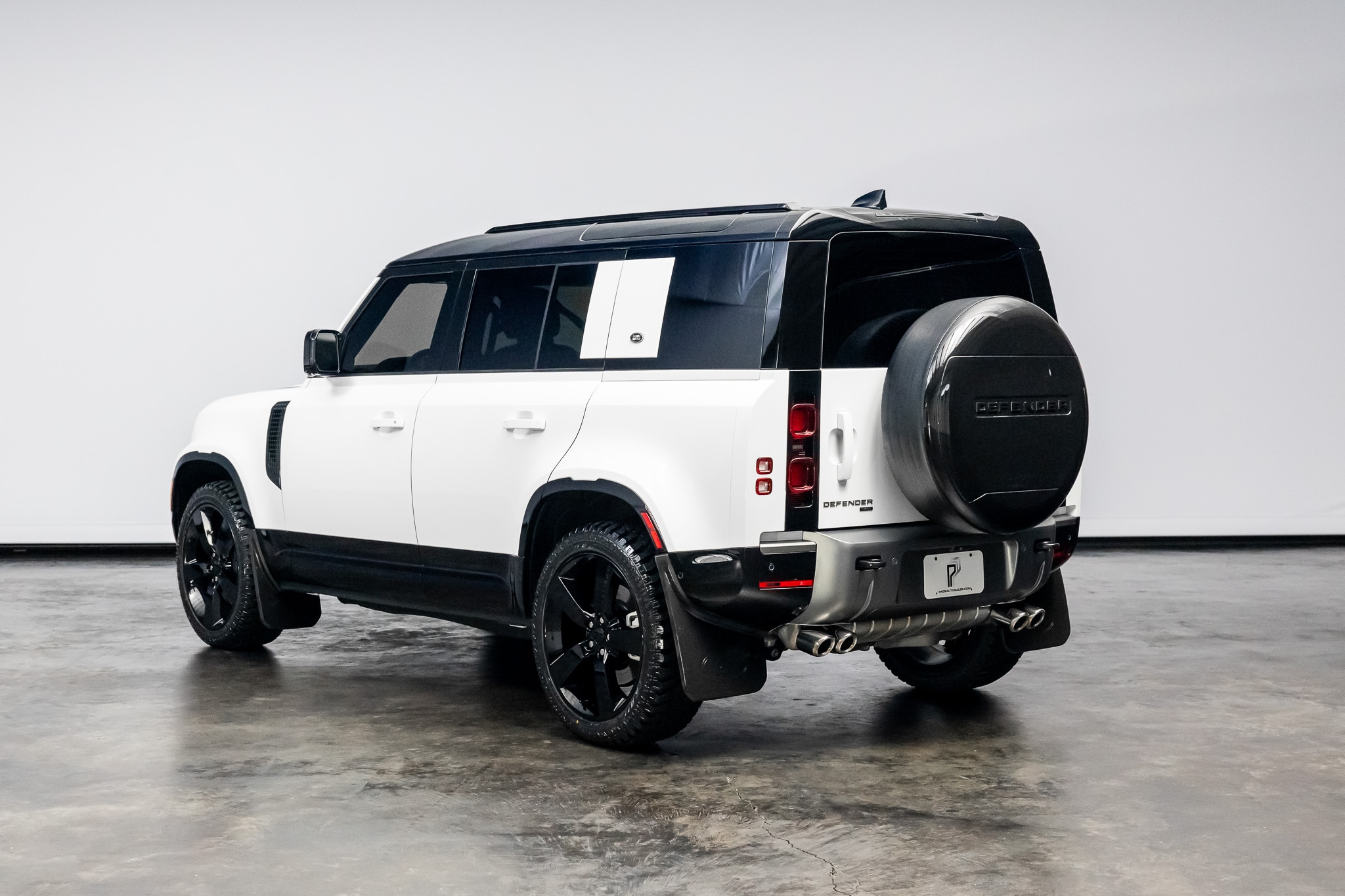 2023 Land Rover Defender X-Dynamic SE - Photo 15