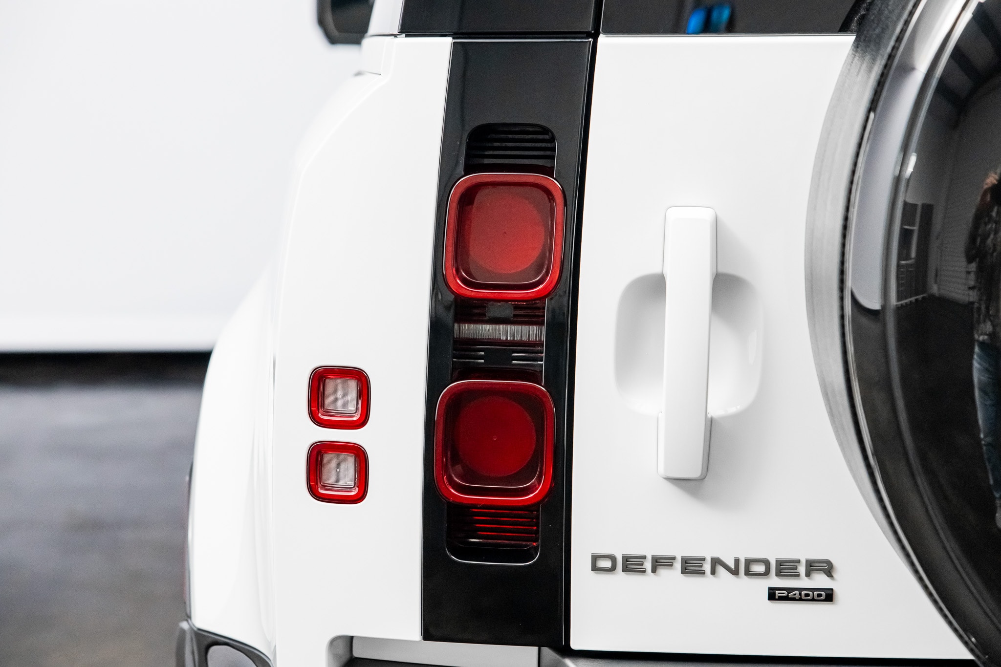 2023 Land Rover Defender X-Dynamic SE - Photo 16
