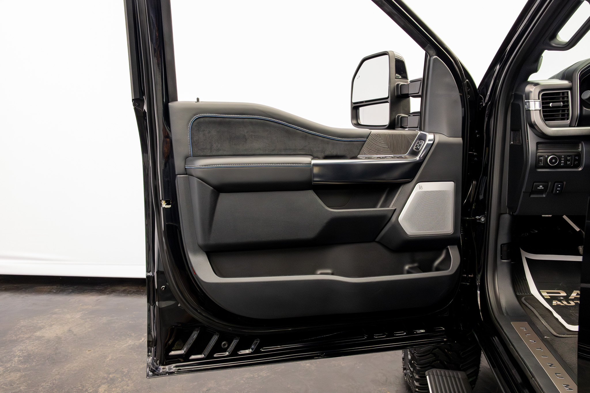 2025 Ford F-250 Super Duty Platinum - Photo 32