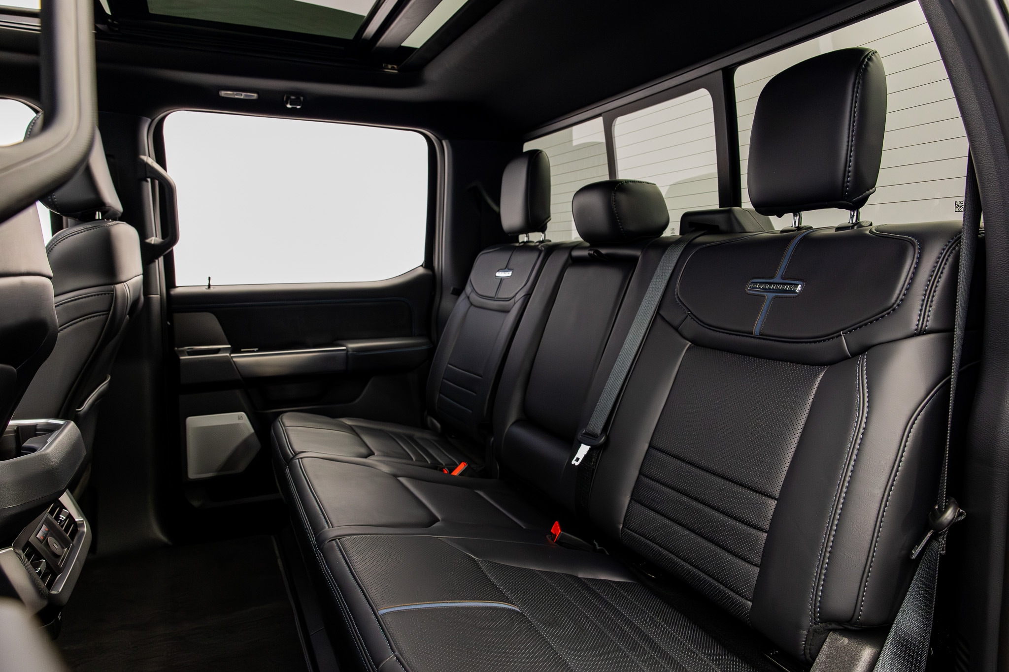 2025 Ford F-250 Super Duty Platinum - Photo 40