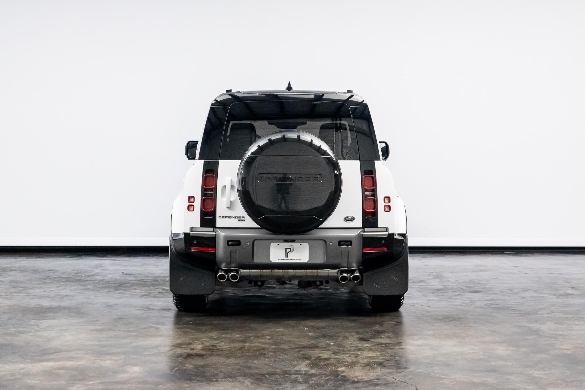 2023 Land Rover Defender X-Dynamic SE - Photo 17