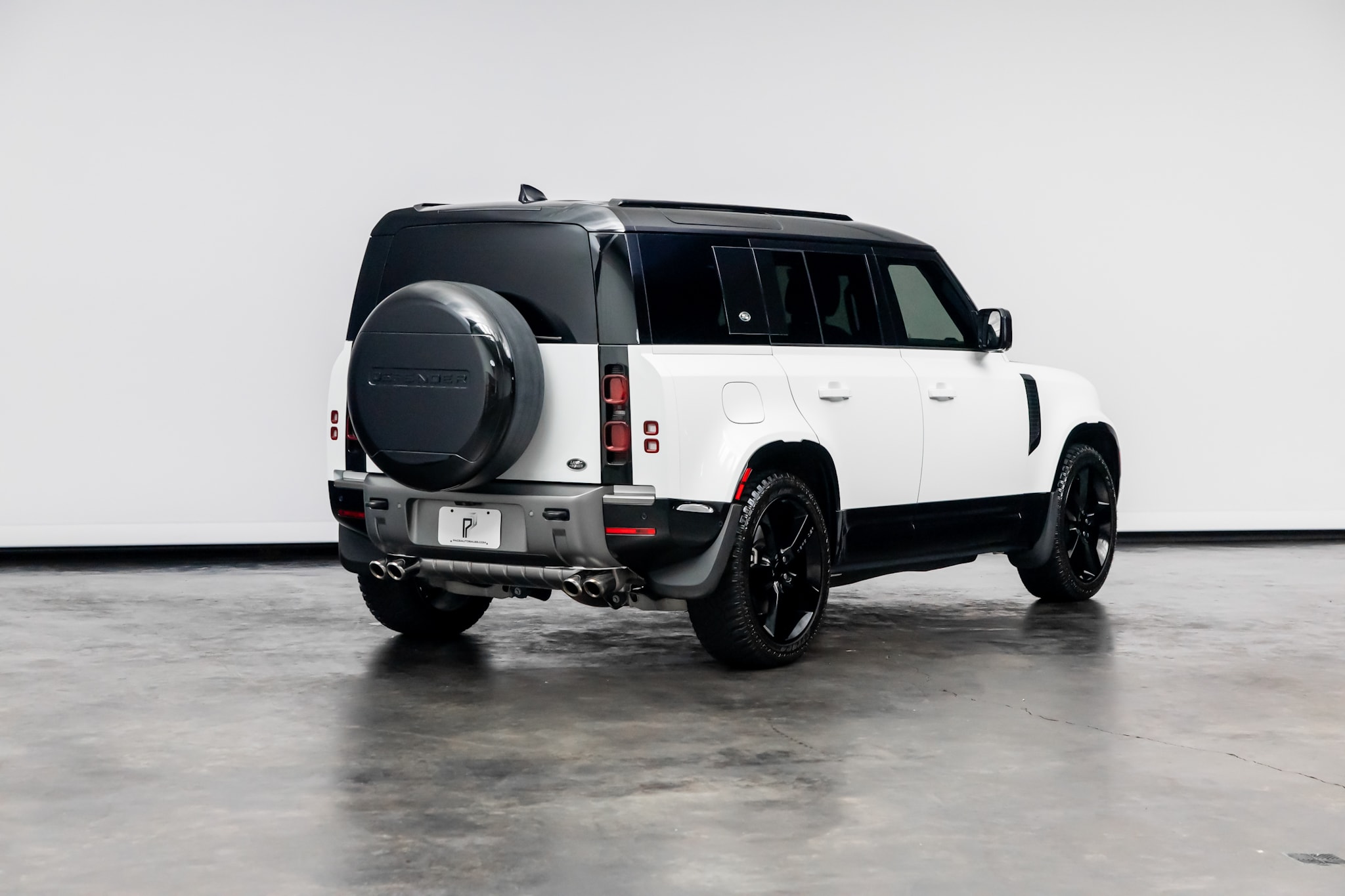 2023 Land Rover Defender X-Dynamic SE - Photo 19