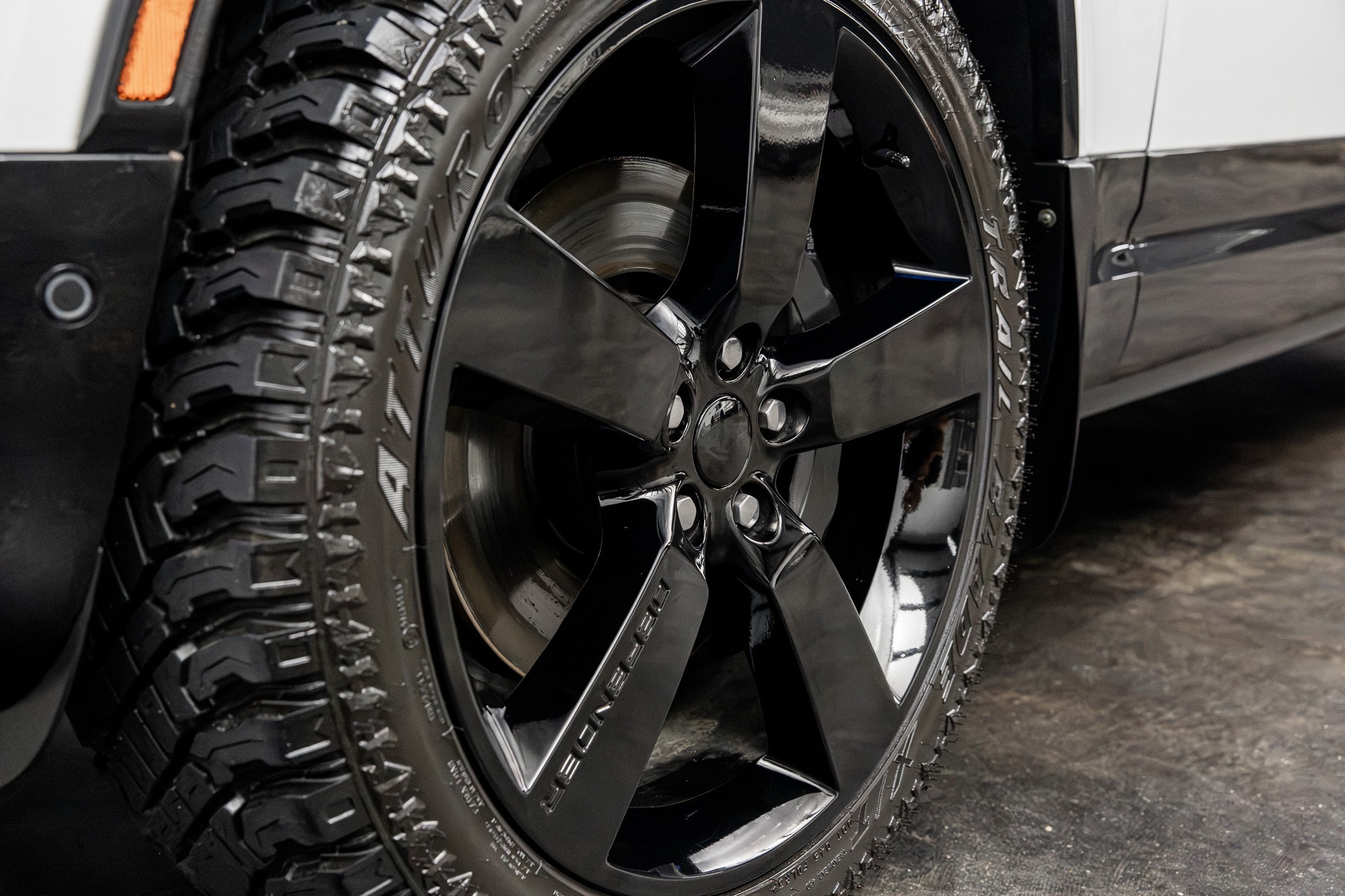 2023 Land Rover Defender X-Dynamic SE - Photo 12