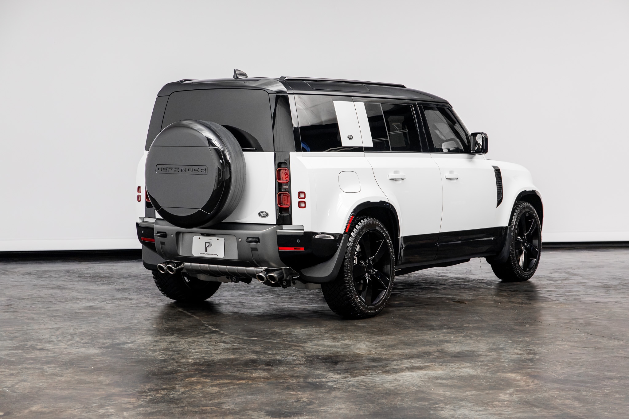 2023 Land Rover Defender X-Dynamic SE - Photo 19