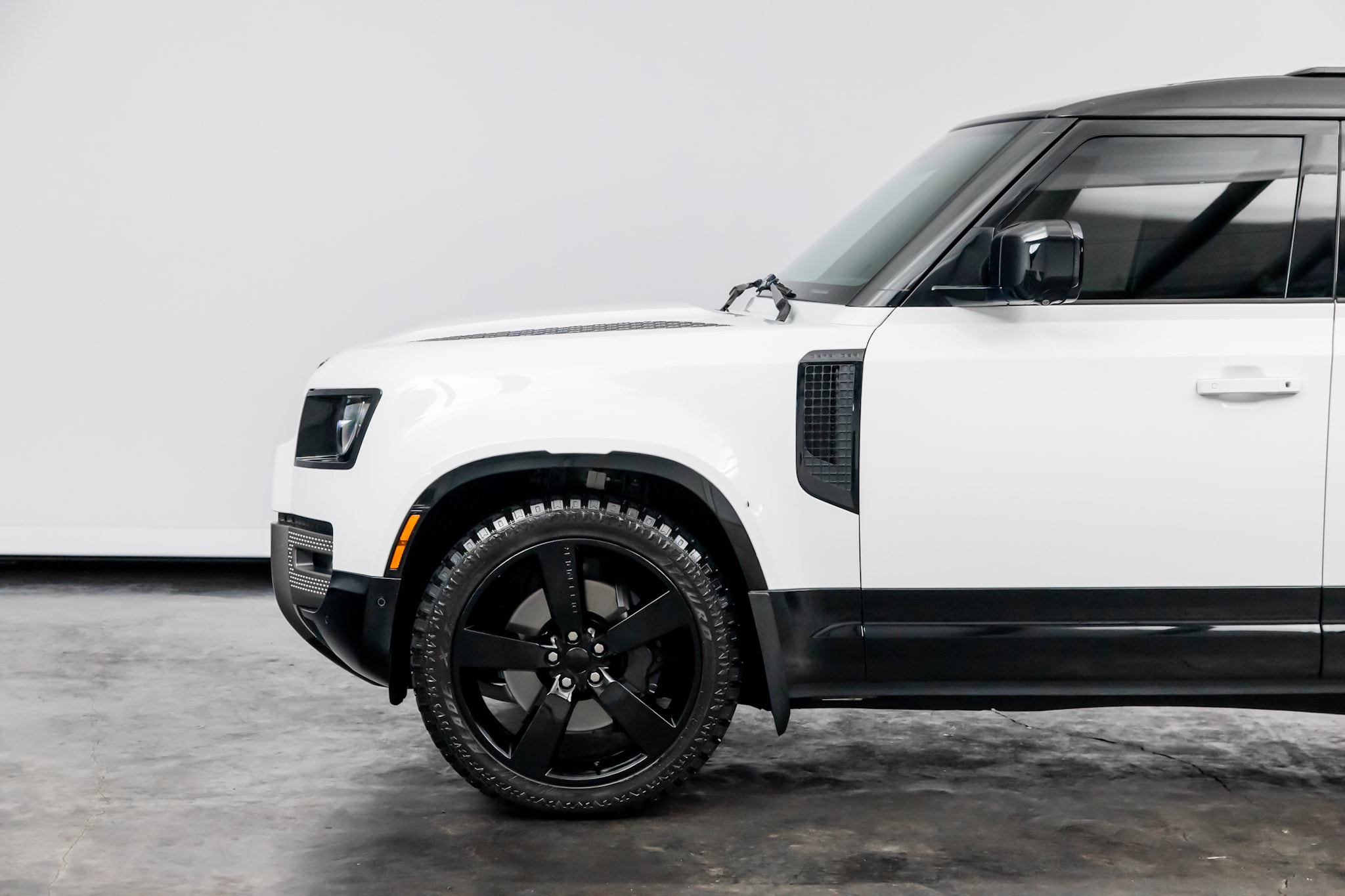 2023 Land Rover Defender X-Dynamic SE - Photo 10