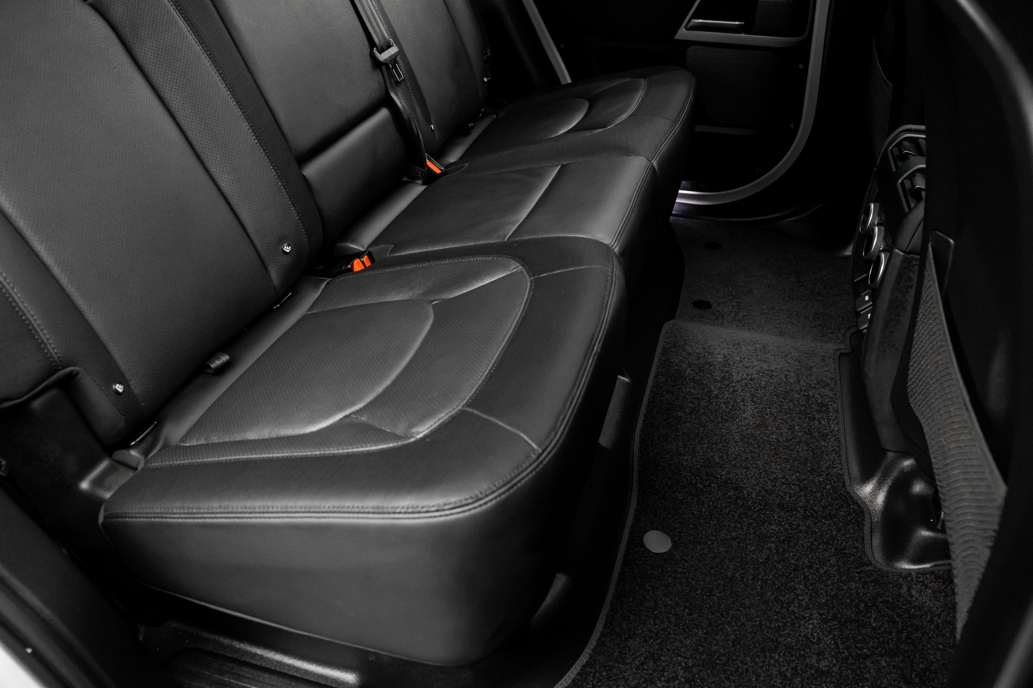 2023 Land Rover Defender X-Dynamic SE - Photo 31