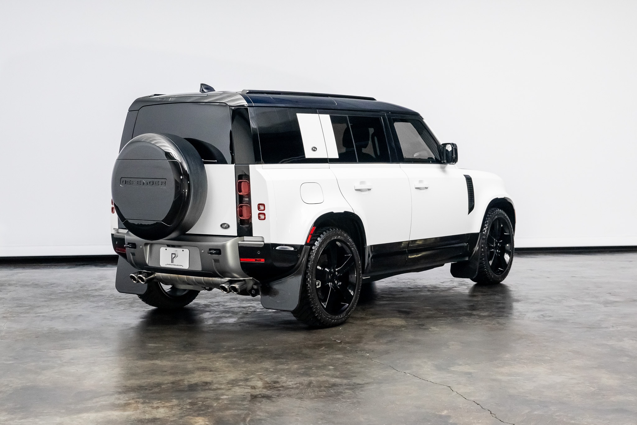 2023 Land Rover Defender X-Dynamic SE - Photo 19