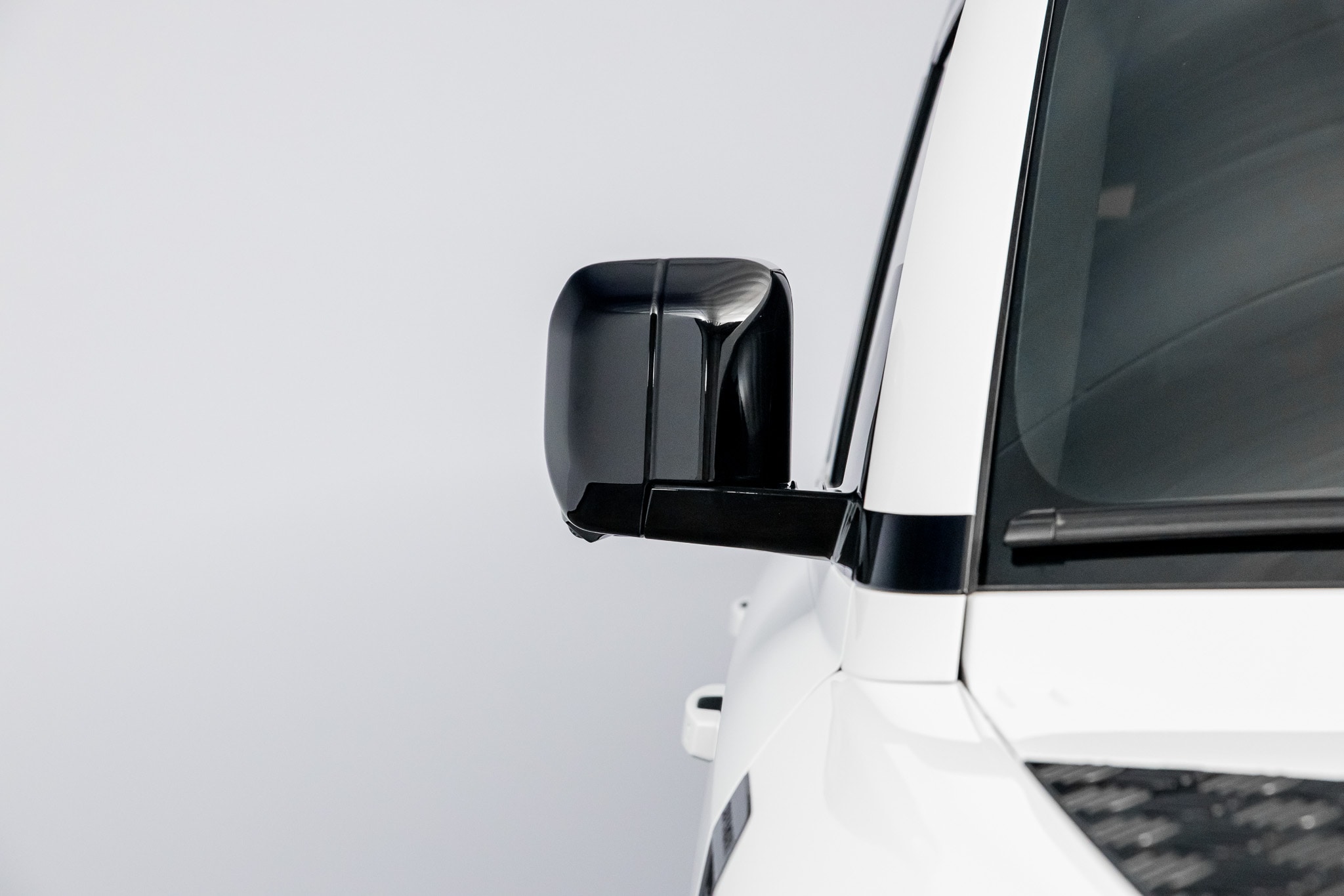 2023 Land Rover Defender X-Dynamic SE - Photo 6
