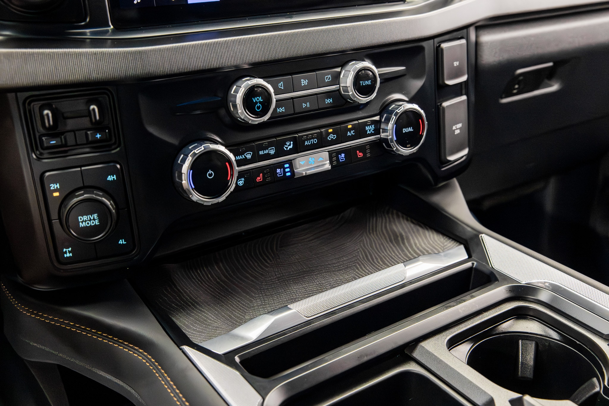 2024 Ford F-250 Super Duty Platinum - Photo 53