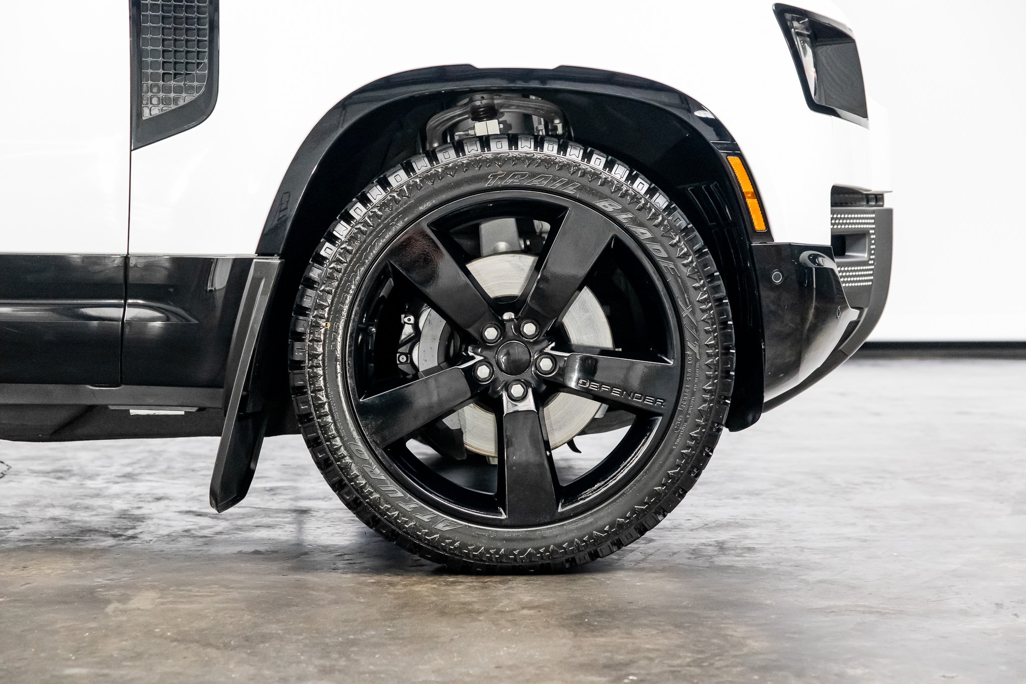 2023 Land Rover Defender X-Dynamic SE - Photo 22