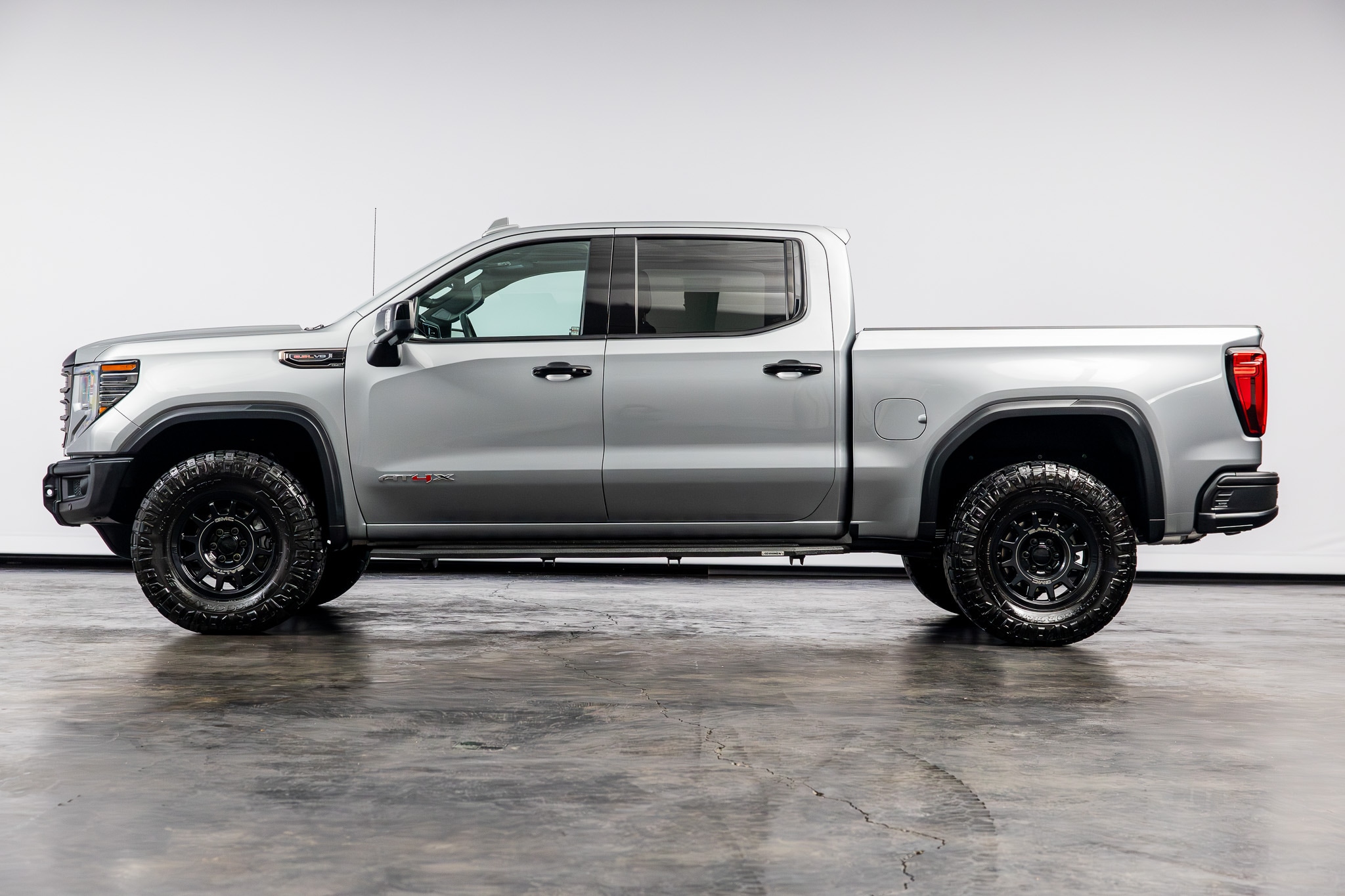 2023 GMC Sierra 1500 AT4X - Photo 9