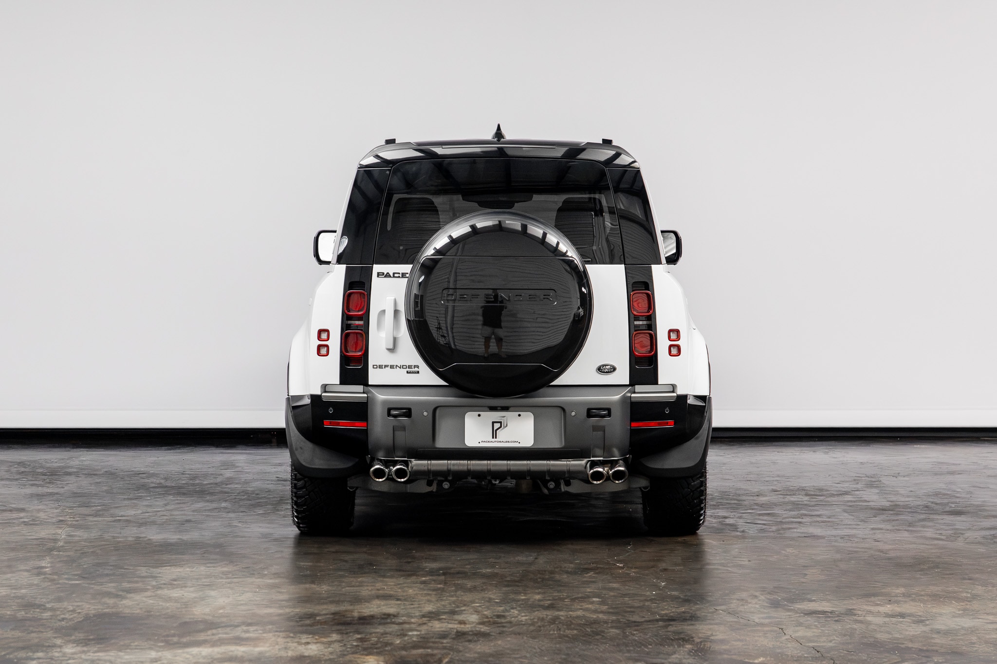 2023 Land Rover Defender X-Dynamic SE - Photo 17