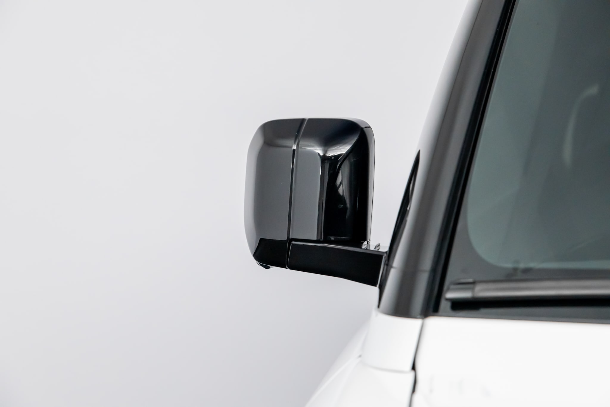 2023 Land Rover Defender X-Dynamic SE - Photo 6