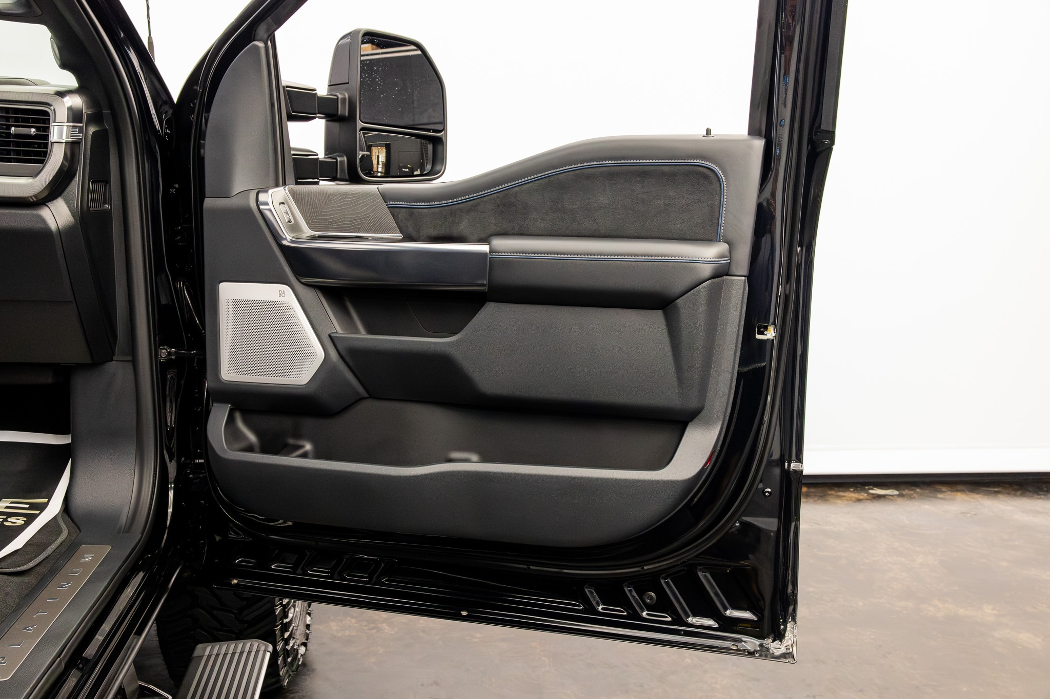 2025 Ford F-250 Super Duty Platinum - Photo 36