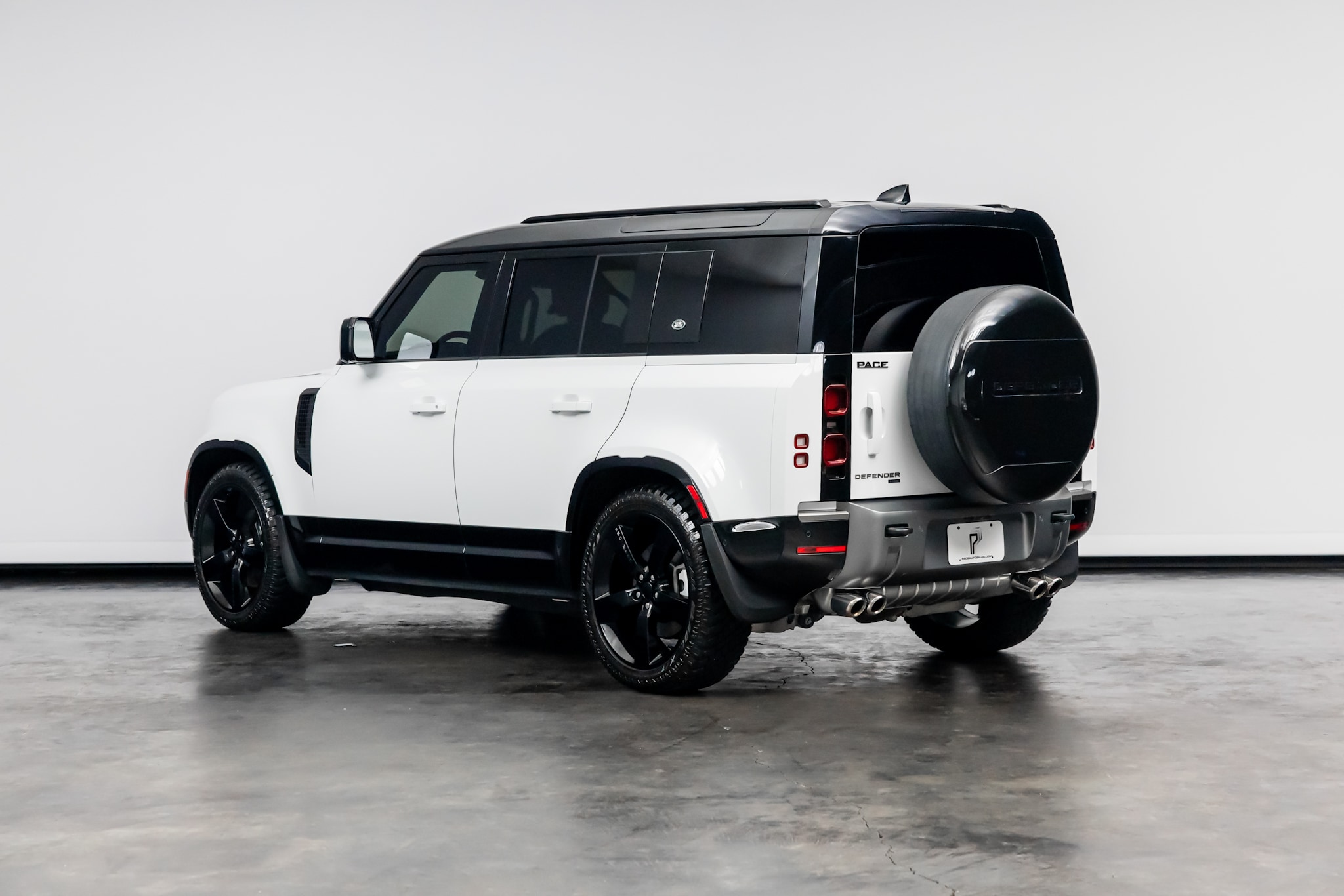 2023 Land Rover Defender X-Dynamic SE - Photo 15