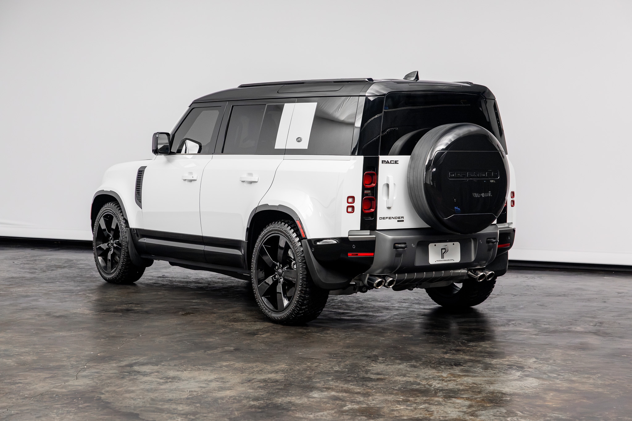 2023 Land Rover Defender X-Dynamic SE - Photo 15
