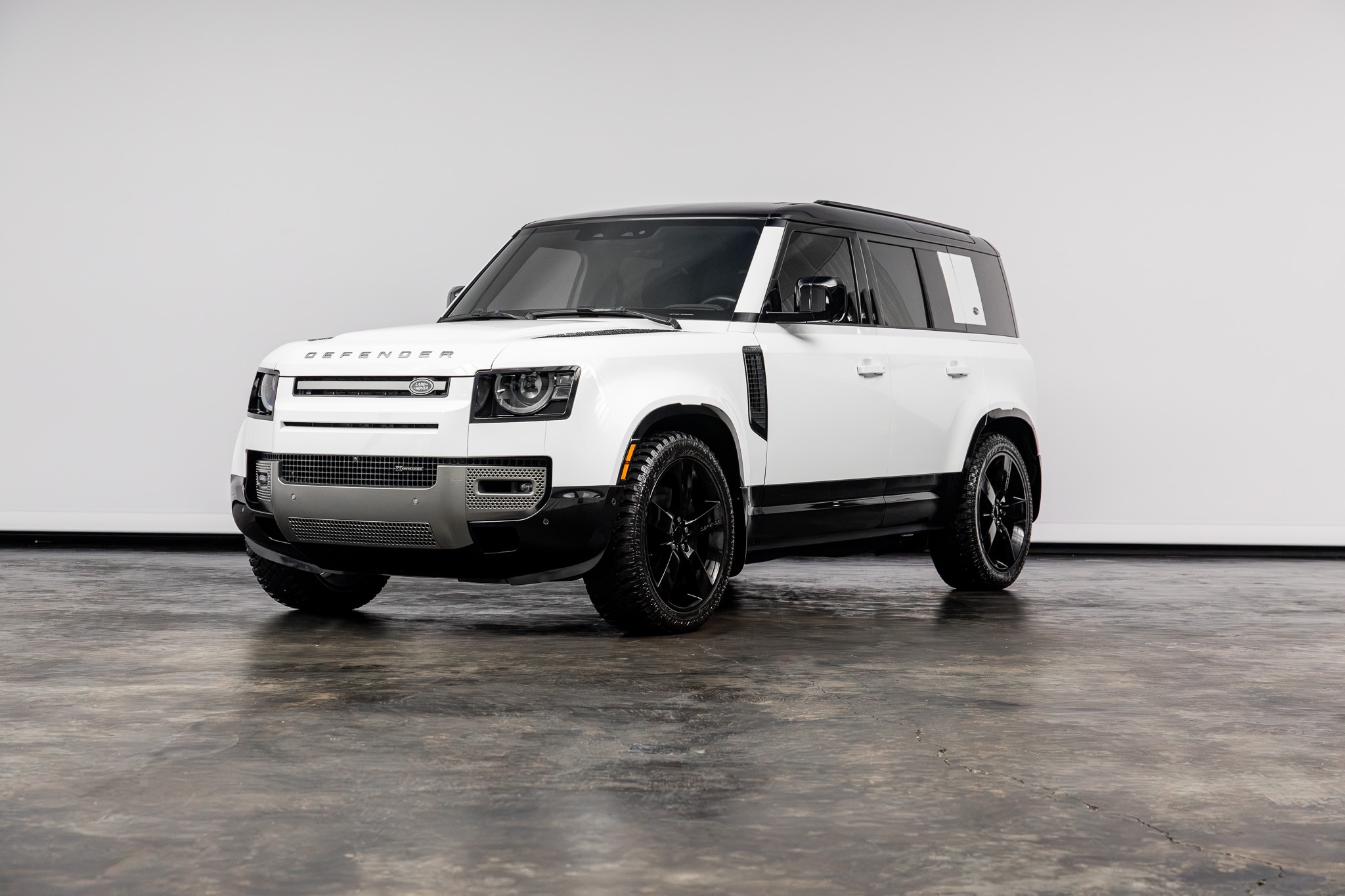 2023 Land Rover Defender X-Dynamic SE - Photo 7
