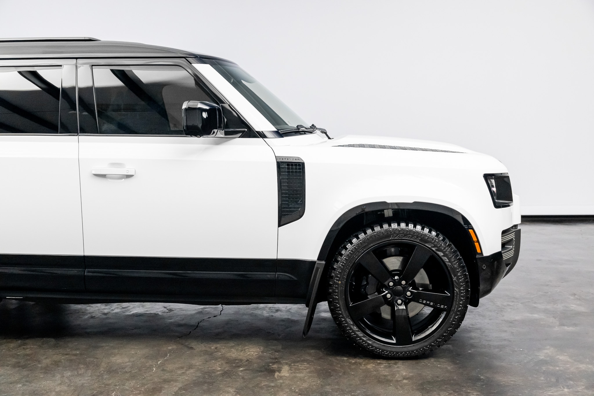 2023 Land Rover Defender X-Dynamic SE - Photo 21