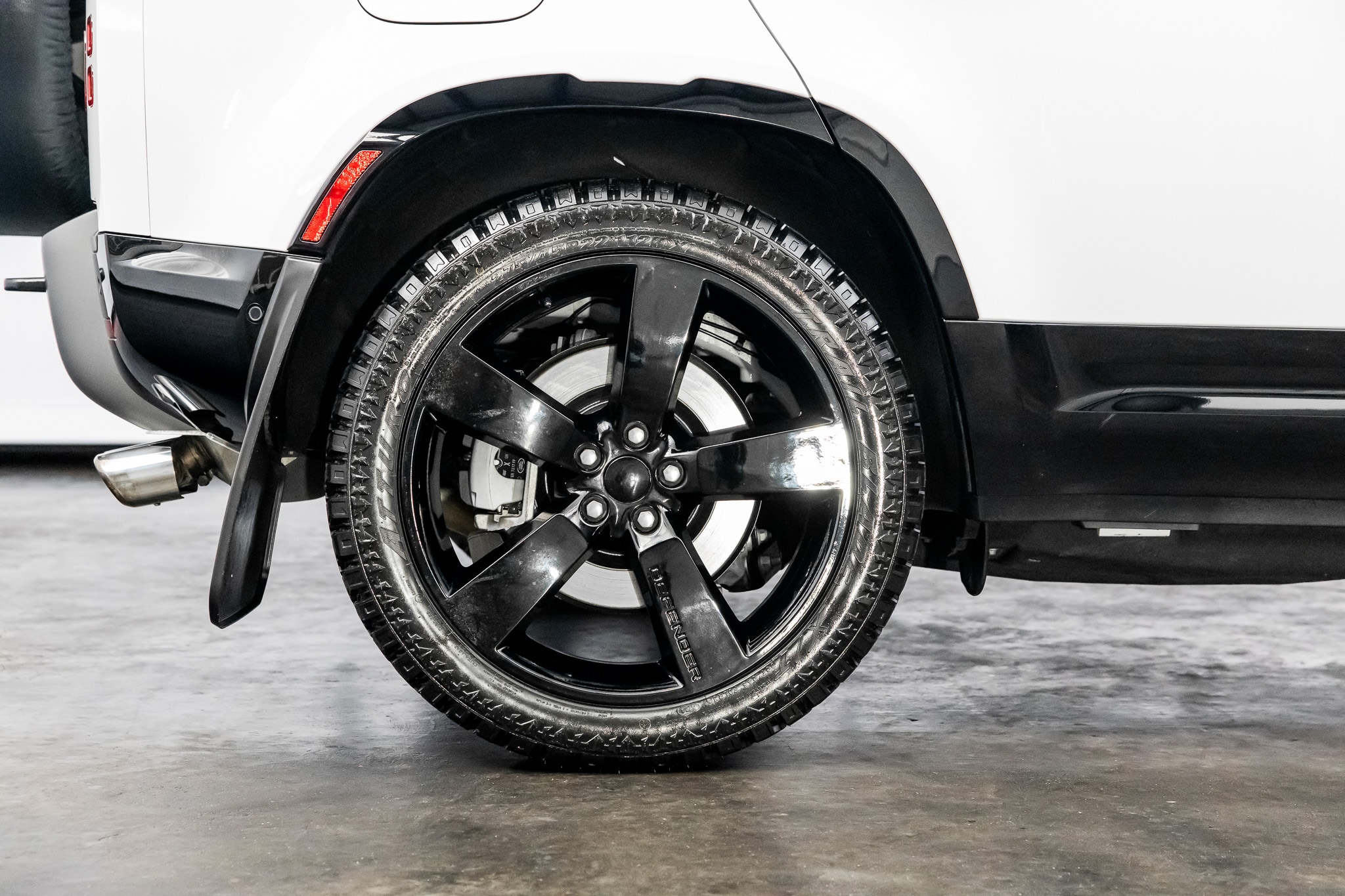 2023 Land Rover Defender X-Dynamic SE - Photo 24
